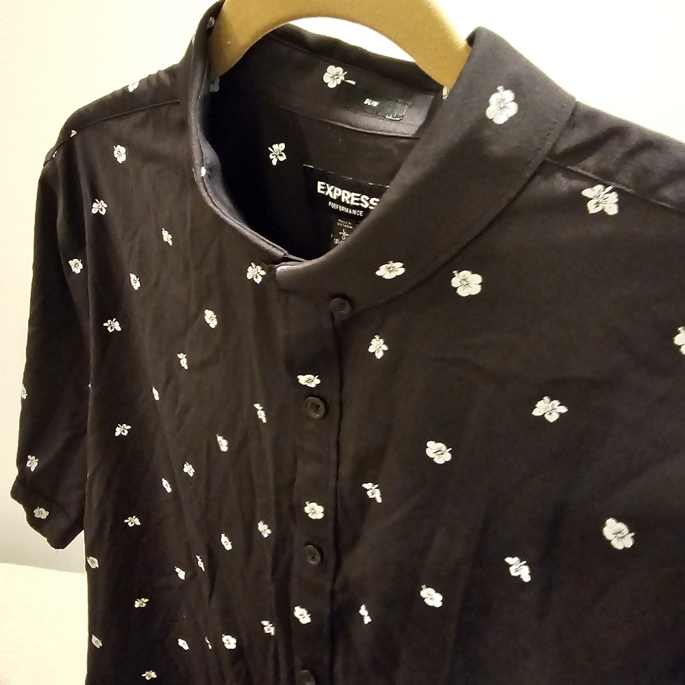 Express short sleeve button up